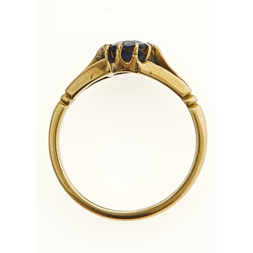 6 - A SAPPHIRE RING, EARLY 20TH C, IN GOLD, MARKED 18ct, 2.6G, SIZE J