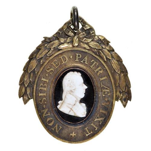 22 - A George III silver gilt Pitt Club member's badge, 1806, centred by an oval glass paste cameo of Wil... 