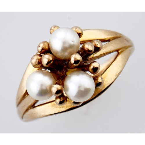 2 - A cultured pearl ring, in 9ct gold, 2.8g, size J