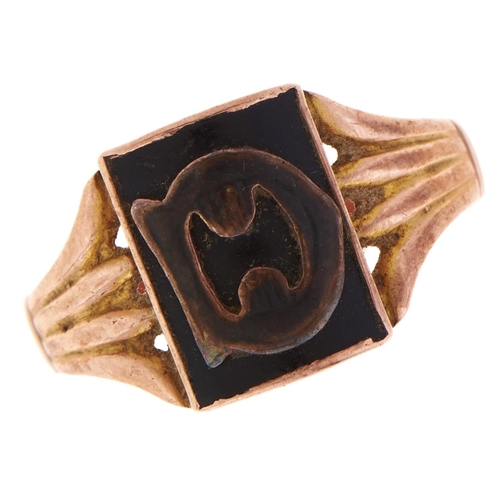 31 - An onyx and black enamel signet ring, in gold, marked 9ct, 3.6g, size U