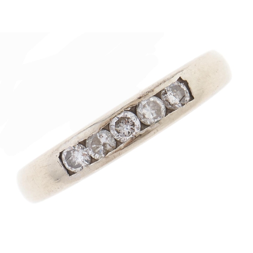 37 - A diamond five stone ring, in white gold, marked 18K, 3.3g, size H