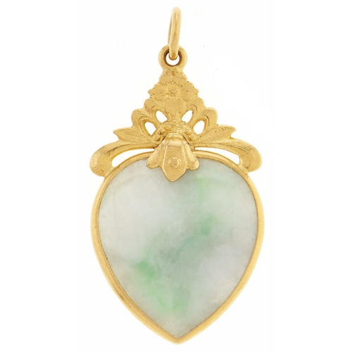 60 - A heart shaped jadeite pendant, in gold, 8.1g