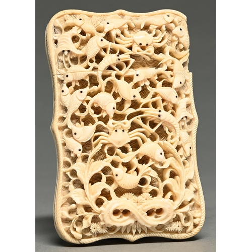 1113A - A Chinese export ivory card case, Canton, mid 19th c, the front typically carved with densely people... 