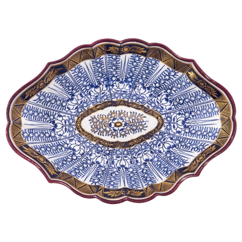 507 - A Flight Worcester Royal Lily pattern dessert dish, c1790, with blue and gilt borders and rust ename... 