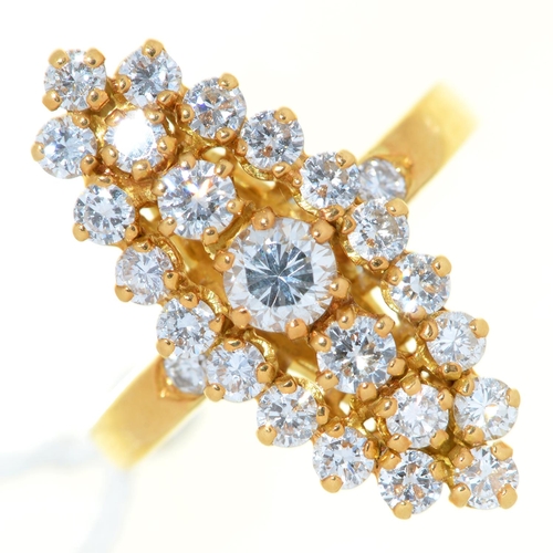 7 - A diamond oval cluster ring, in gold, 7.3g, size P