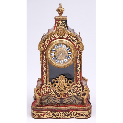 558 - A French gilt brass mounted Boulle clock and stand, 19th c, the dial with enamel chapter plaques, th... 