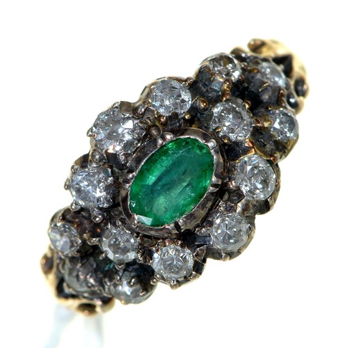 522 - An emerald and diamond ring, gold hoop with chased, bifurcated shoulders, 4.6g, size N... 