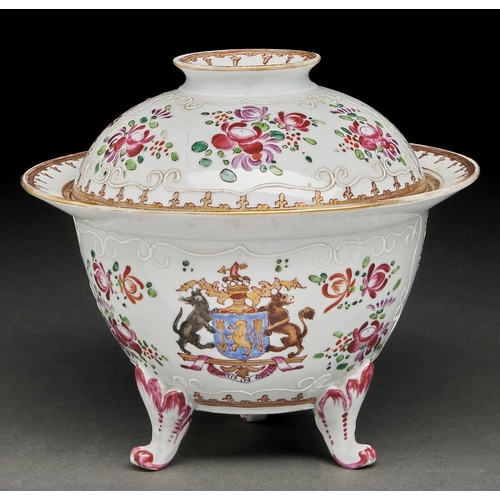 30 - A Samson pseudo armorial famille rose three footed bowl and cover, late 19th c, in the style of Chin... 