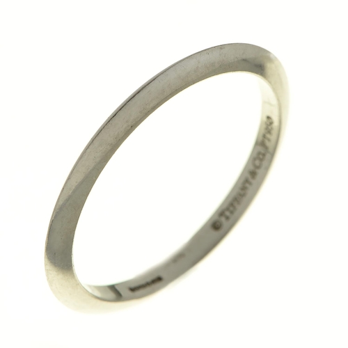 22 - Tiffany & Co. A platinum wedding ring, signed ©Tiffany & Co, London, date letter obscur... 