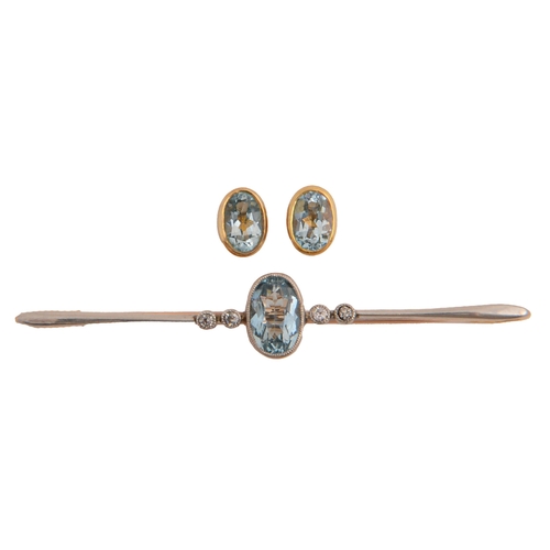 48 - An aquamarine and diamond bar brooch, millegrain set in gold and a pair of aquamarine ear studs in 9... 