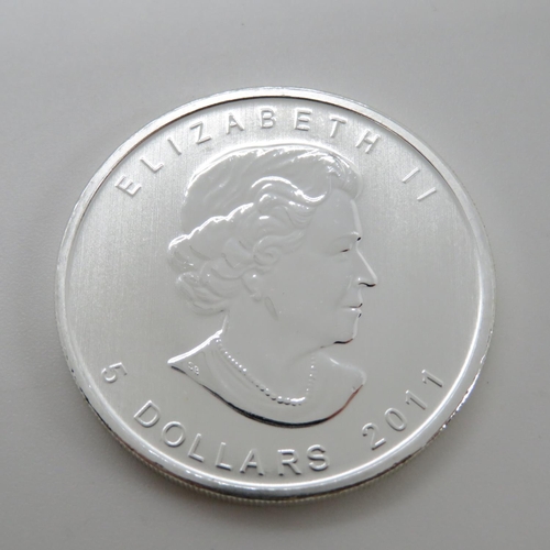 24 - Canada 10z fine silver $5 2011