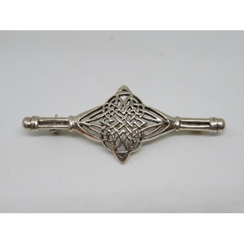 52 - Celtic silver infinity brooch 5.6g