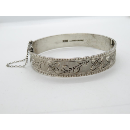 58 - Exquisite vintage silver engraved bangle by Monomil Birmingham 1973 47.9g