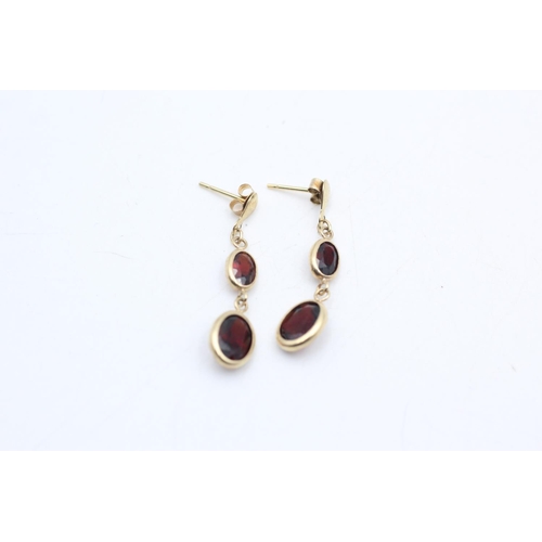 15 - 2 x 9ct gold gemstone drop earrings inc. garnet, amethyst (2.6g)