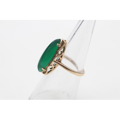 3 - 9ct gold vintage chrysoprase solitaire navette cocktail ring (3.4g) Size L