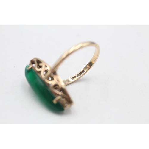 3 - 9ct gold vintage chrysoprase solitaire navette cocktail ring (3.4g) Size L