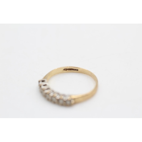 35 - 9ct gold vintage diamond seven stone ring (1g)