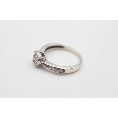 38 - 9ct white gold diamond cluster ring (2g)