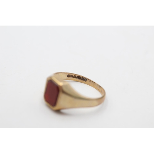 41 - 9ct gold vintage carnelian signet ring (3g)
