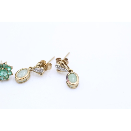 60 - 2 x 9ct gold gemstone earrings inc. emerald, jade (2.4g)