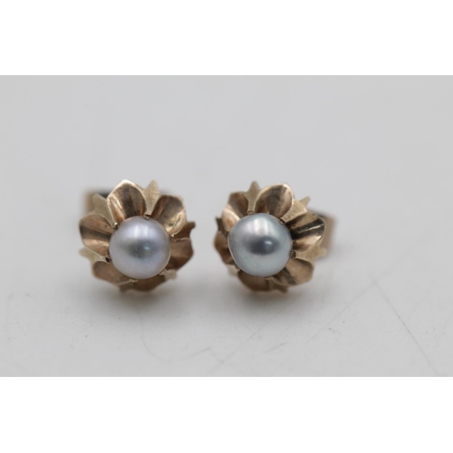 21 - 9ct gold cultured pearl stud earrings (2.5g)