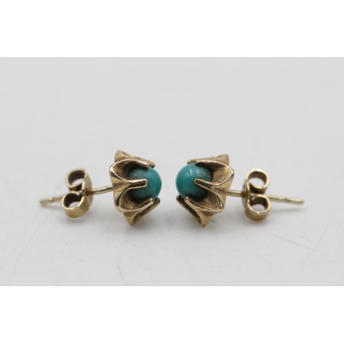 28 - 9ct gold vintage turquoise buttercup stud earrings (3g)