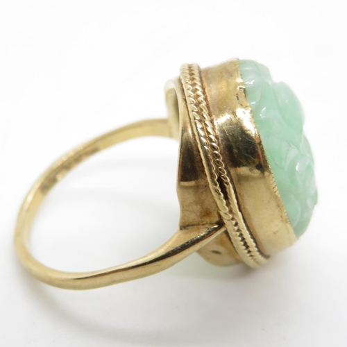 23 - Carved jadeite and 9ct gold ring size O 6.5g