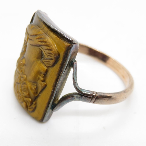 24 - 9ct gold tigers eye Intaglio ring of Roman Centurion size V 4.8g
