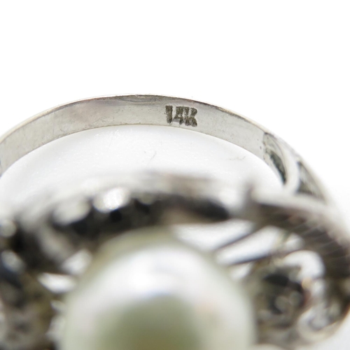 29 - 14ct white gold ring inset pearl size M 3.9g