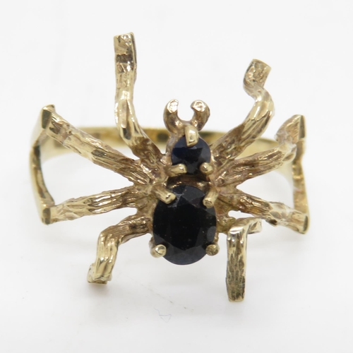 30 - 9ct gold spider ring with garnet size O 2g