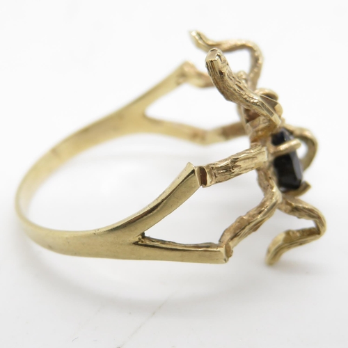 30 - 9ct gold spider ring with garnet size O 2g