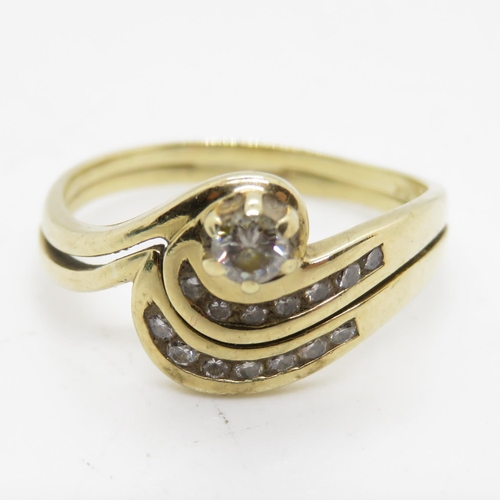 32 - 9ct gold crossover ring with diamond central stone and diamond surrounds size N 2.3g