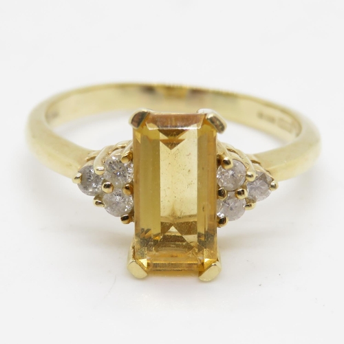 36 - 14ct gold citrine stone with diamond shoulders size R 3.9g