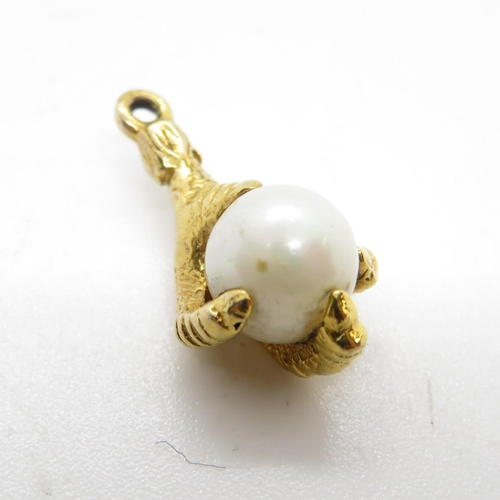 49 - 2x 9ct gold charms including mouse in top hat and eagle claw with pearl 5.2g
