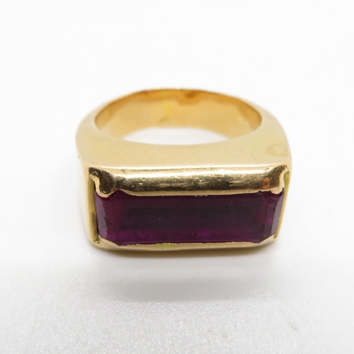8 - Antique 18ct gold synthetic ruby signet ring 12.2g size T