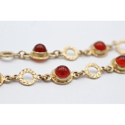 12 - 9ct gold carnelian panel bracelet (7.9g)
