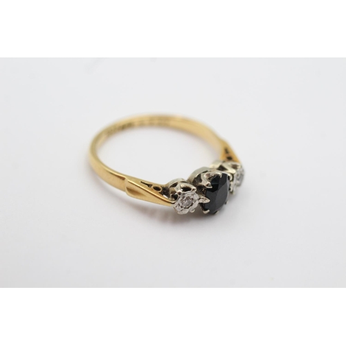 15 - 18ct gold diamond & sapphire ring (2.7g) Size M