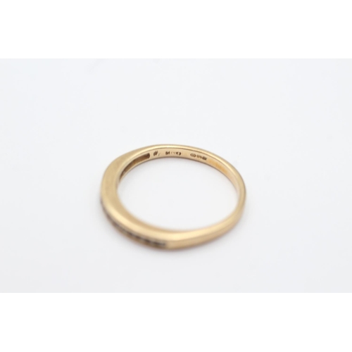 16 - 9ct gold diamond half eternity ring (1.6g) size M
