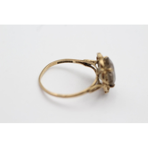 17 - 9ct gold smokey quartz ornate framed ring (1.9g) size M
