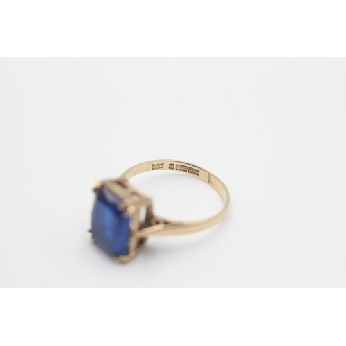 21 - 9ct gold royal blue synthetic spinel solitaire ring (2.1g)Size J