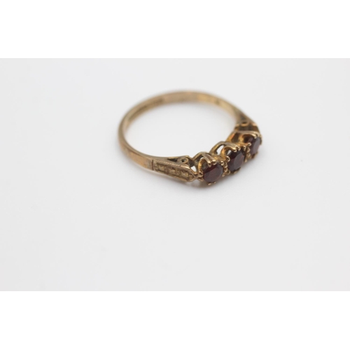 41 - 9ct gold garnet fronted ornate frame ring (1.6g) Size L