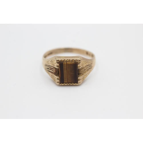 48 - 9ct gold tigers eye mid century ring (2.8g) Size M