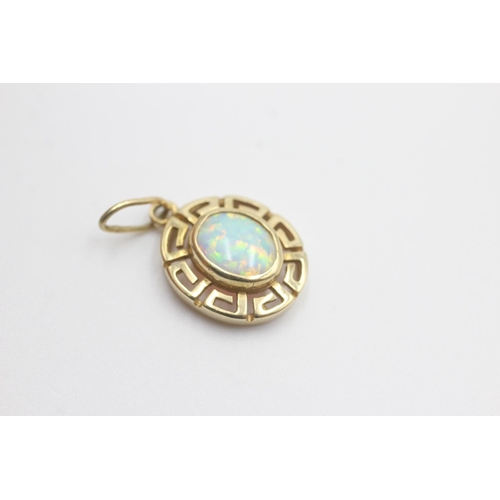 60 - 14ct gold vintage opal greek key pendant (2.8g)
