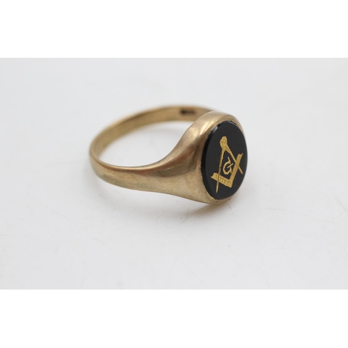 11 - 9ct gold onyx masonic signet ring (4.2g) size S