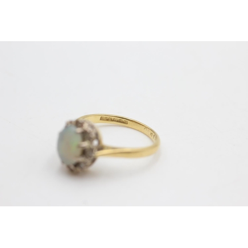 25 - 18ct gold diamond & opal ring (3.7g) size N