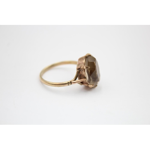 46 - 9ct gold claw set smokey quartz dress ring (3.3g) size O