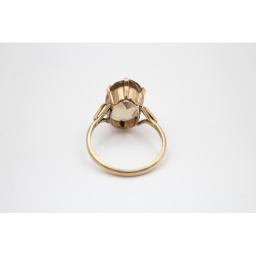46 - 9ct gold claw set smokey quartz dress ring (3.3g) size O