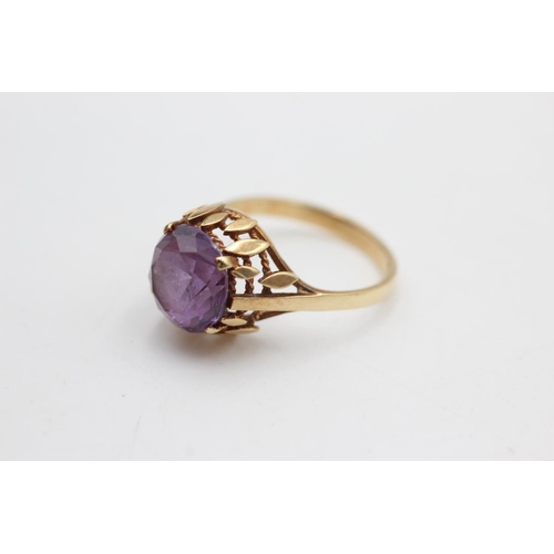 48 - 14ct gold synthetic sapphire ring (3.7g) size O