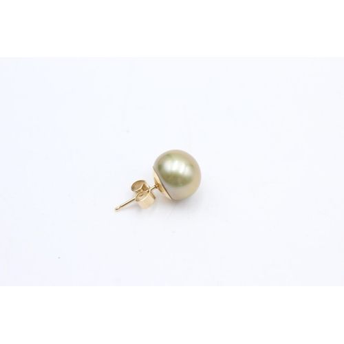 49 - 14ct gold pearl stud earrings (3.2g)