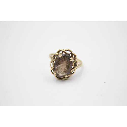 57 - 9ct gold cutwork framed smokey quartz ring (3.3g) size Q
